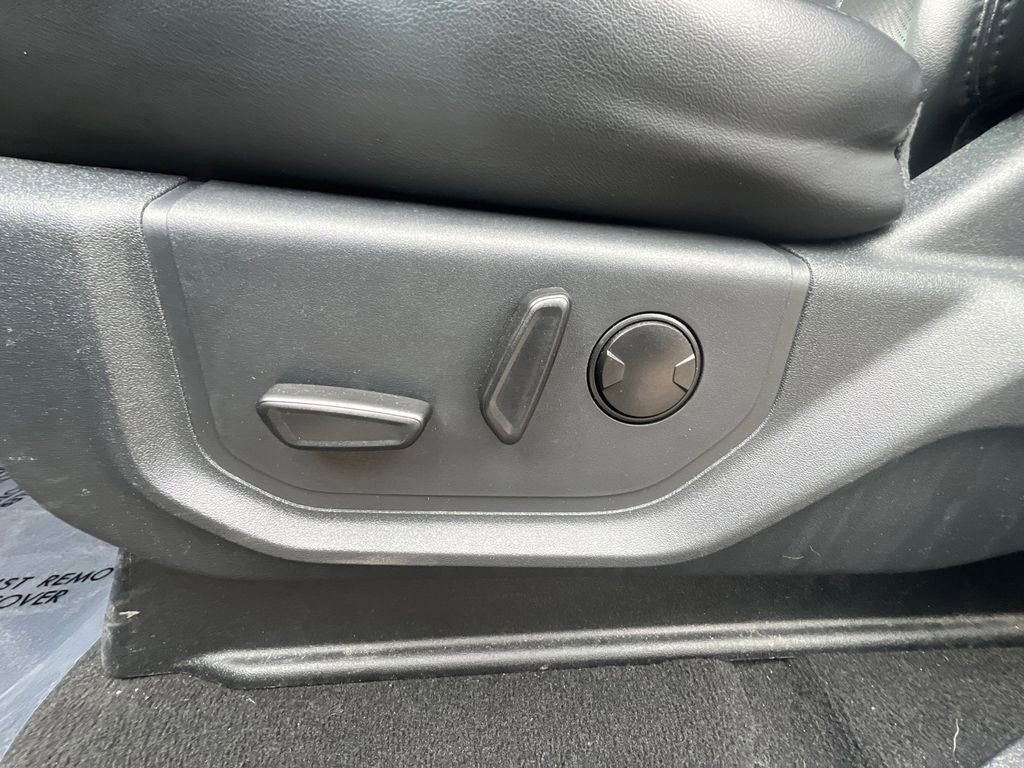 Used 2024 Ford Expedition XLT image 27