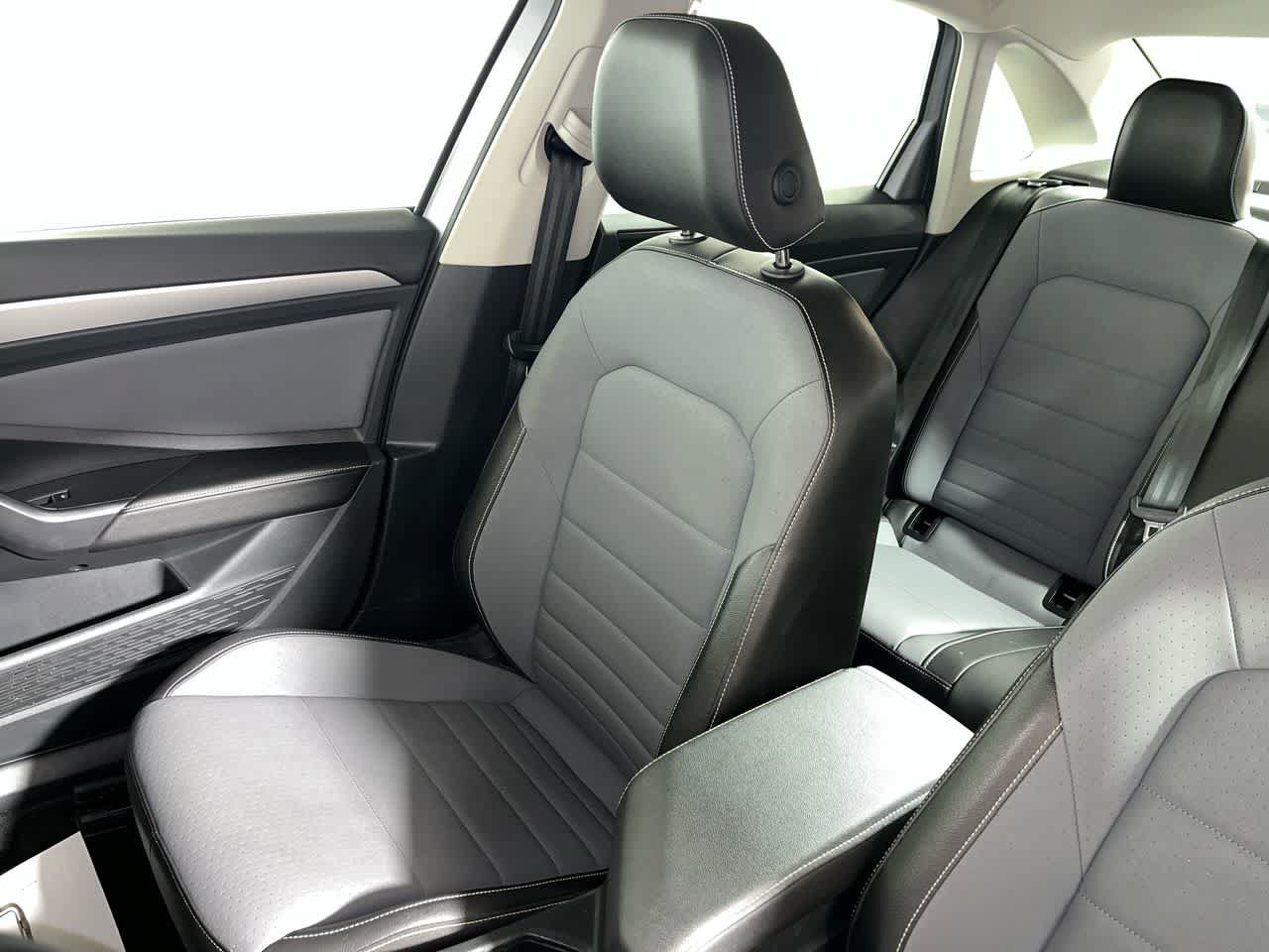 Used 2025 Volkswagen Jetta SE FWD image 26