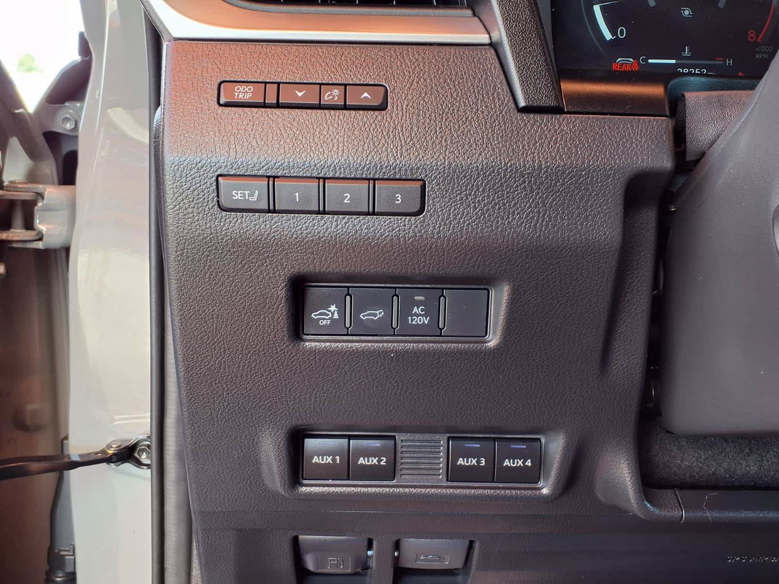 Used 2025 Lexus GX 550 AWD/4WD image 19