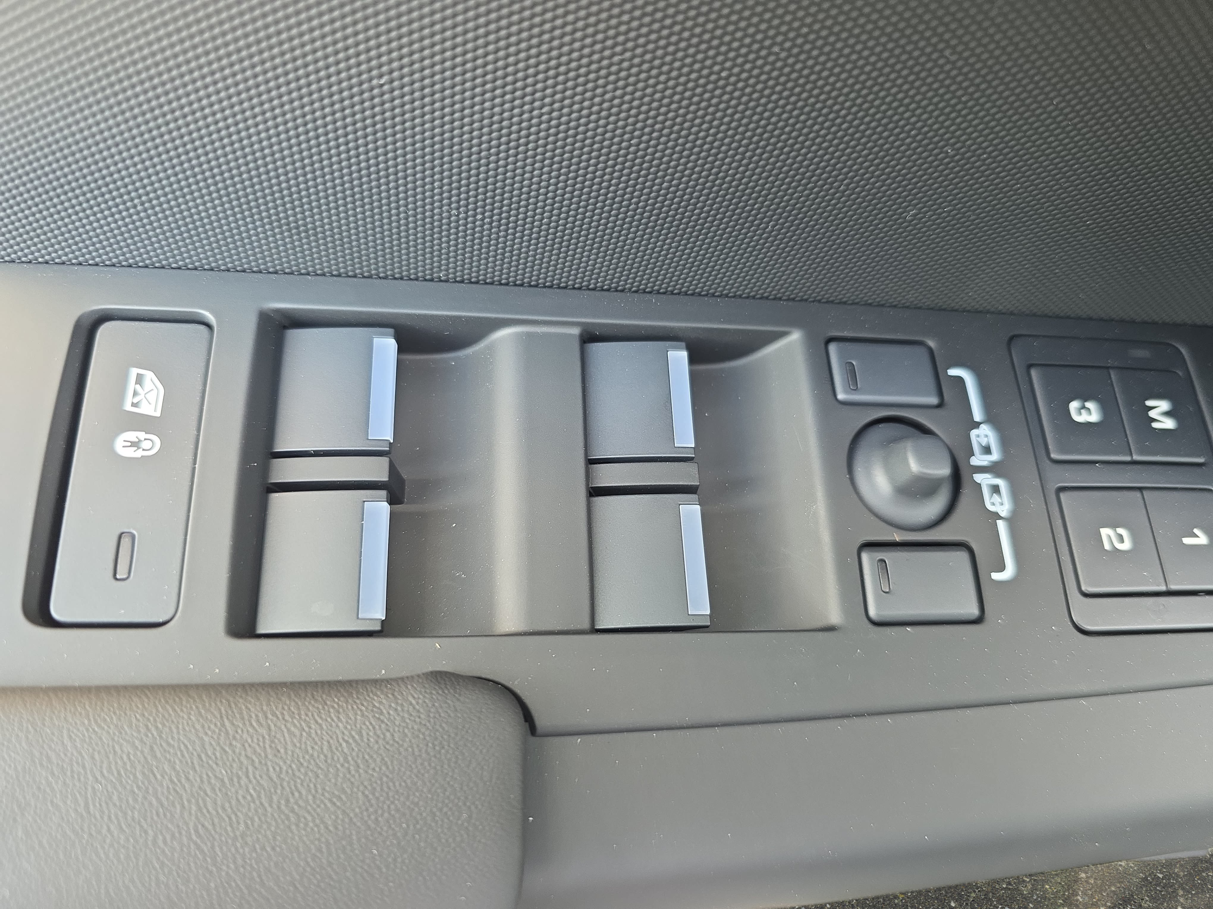 New 2026 Land Rover Defender 110 X-Dynamic SE AWD/4WD image 27