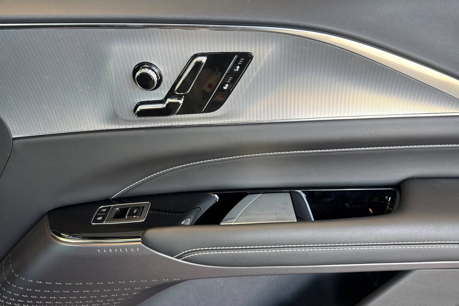 Certified 2024 Cadillac Lyriq Tech RWD image 20