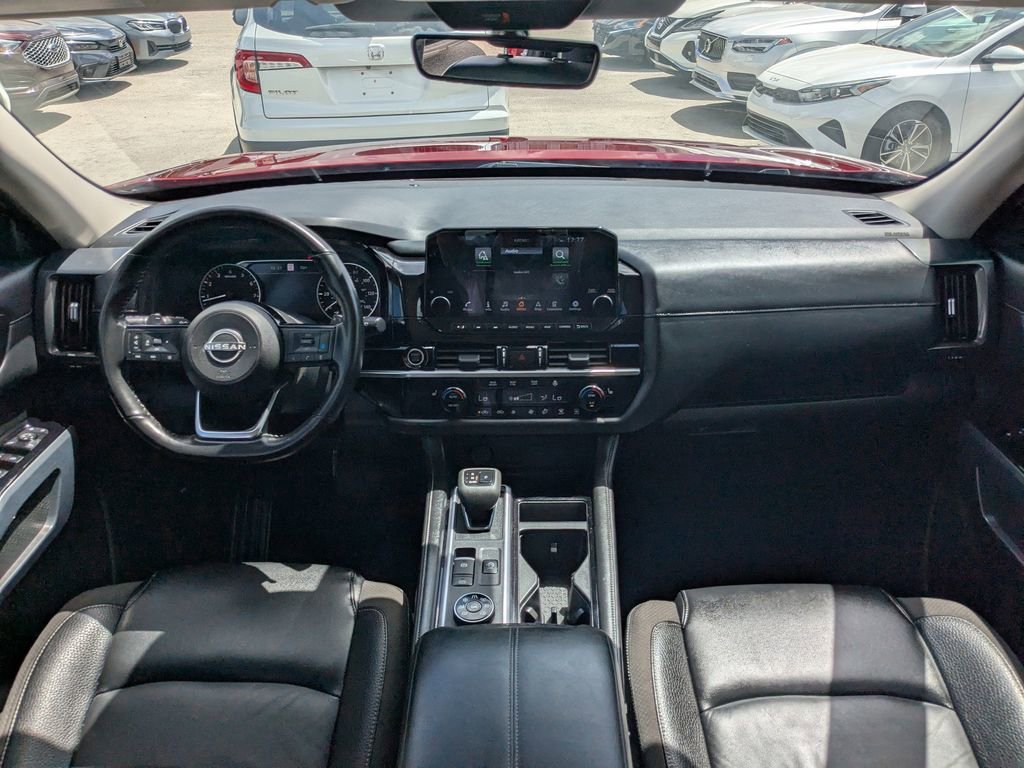 Used 2024 Nissan Pathfinder SL AWD/4WD image 15