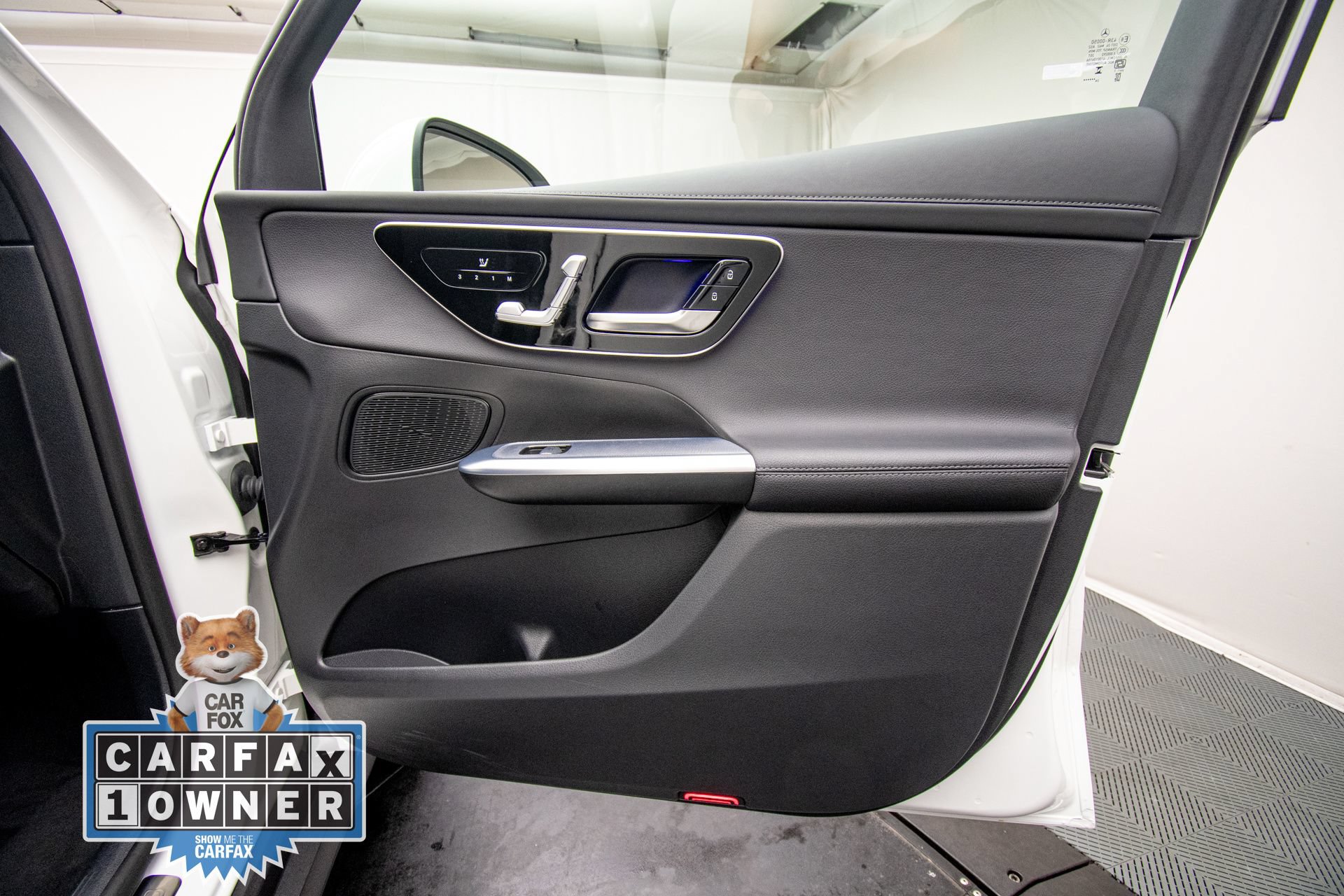 Used 2025 Mercedes-Benz GLC 300 4MATIC image 28