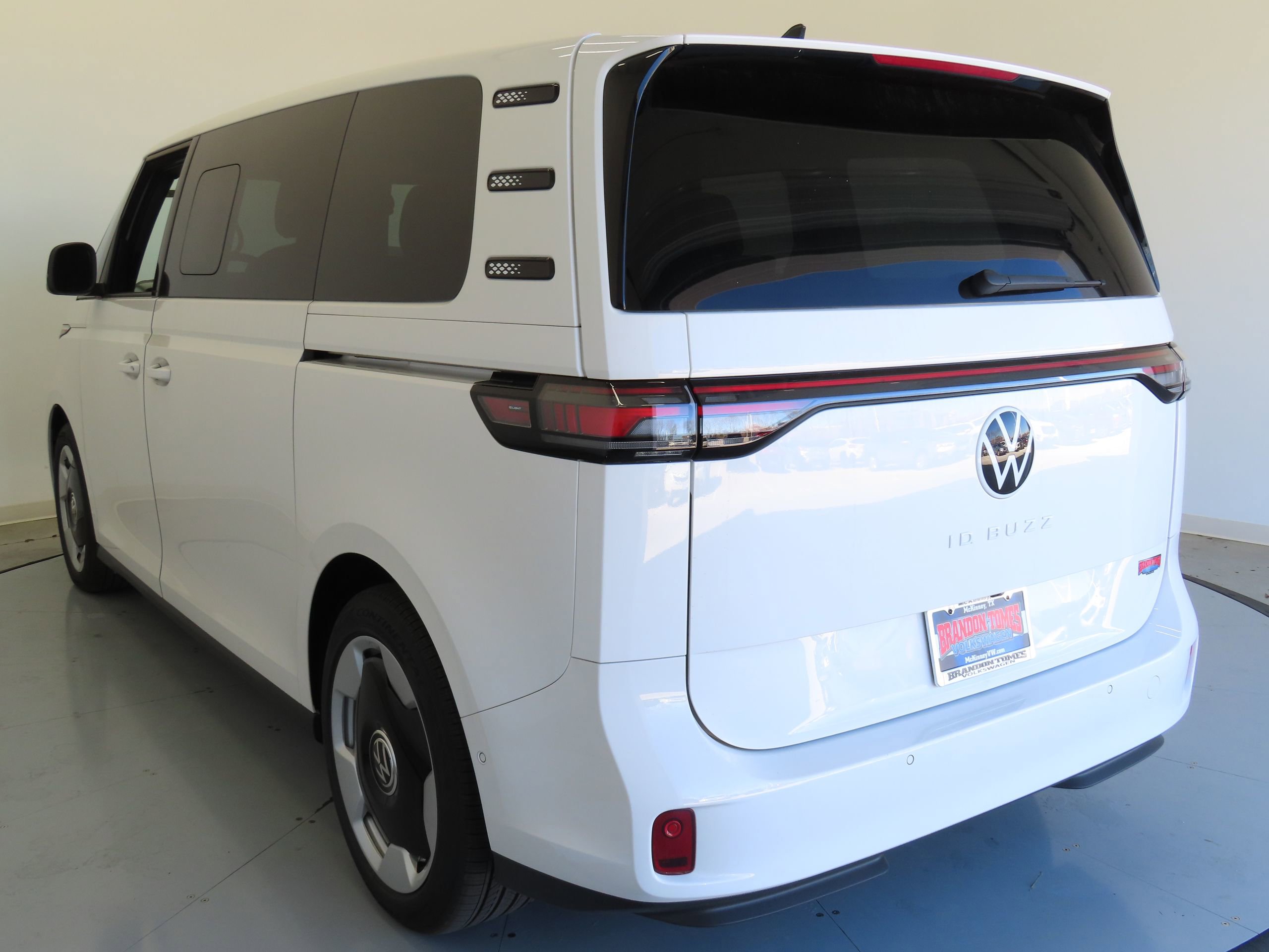 New 2025 Volkswagen ID. Buzz Pro S image 8