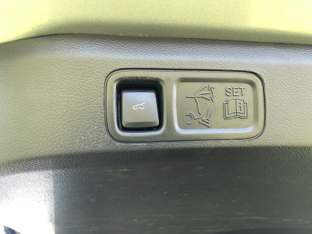 Used 2023 Lincoln Navigator Reserve AWD/4WD image 10