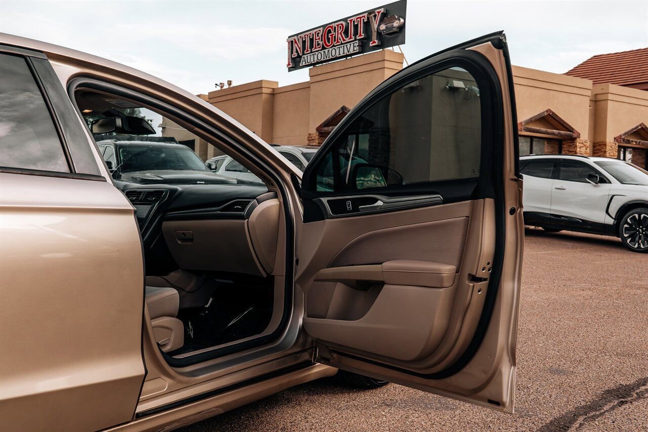 Used 2018 Ford Fusion SE FWD image 41