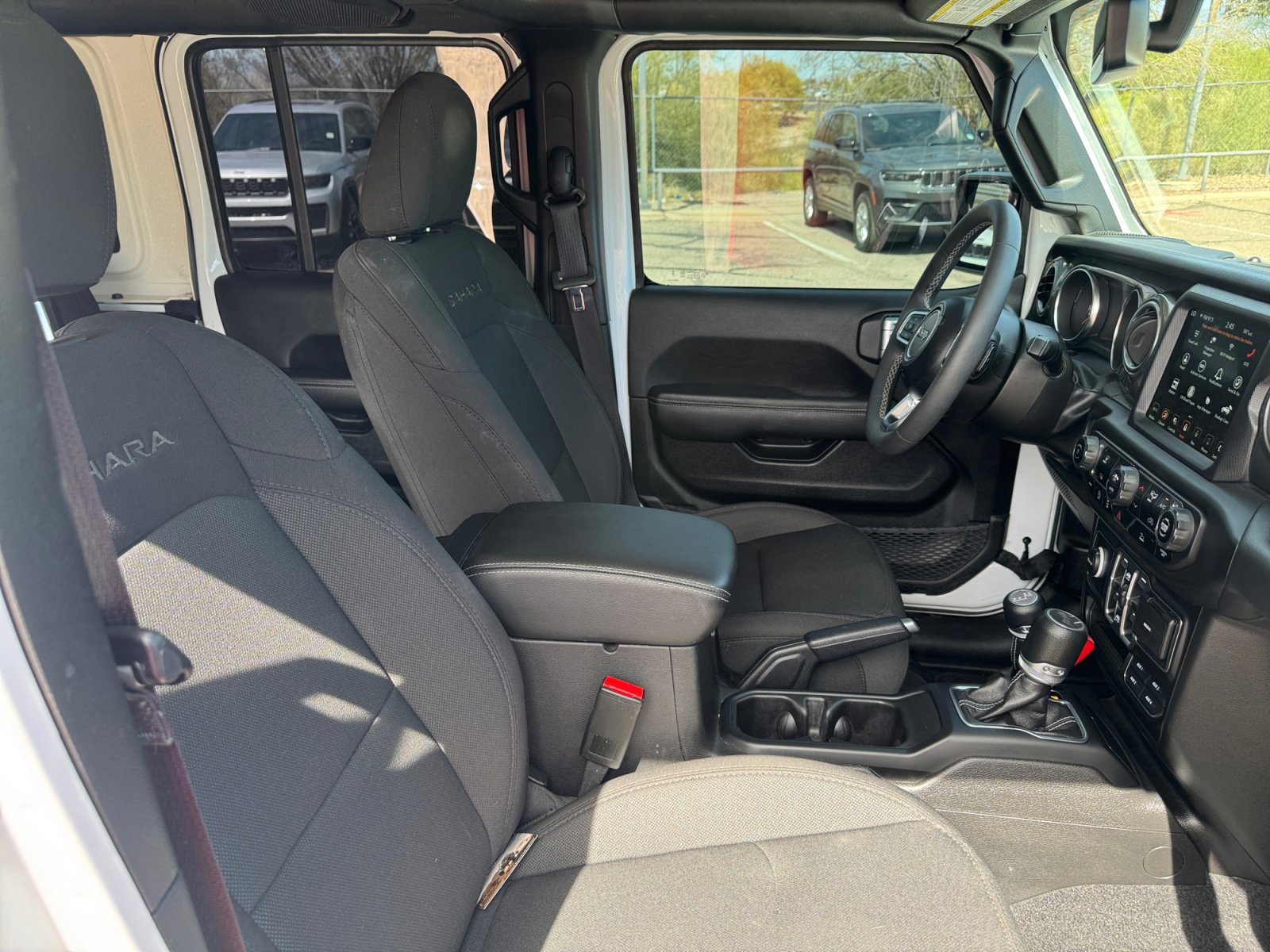 Used 2023 Jeep Wrangler Unlimited Sahara AWD/4WD image 19
