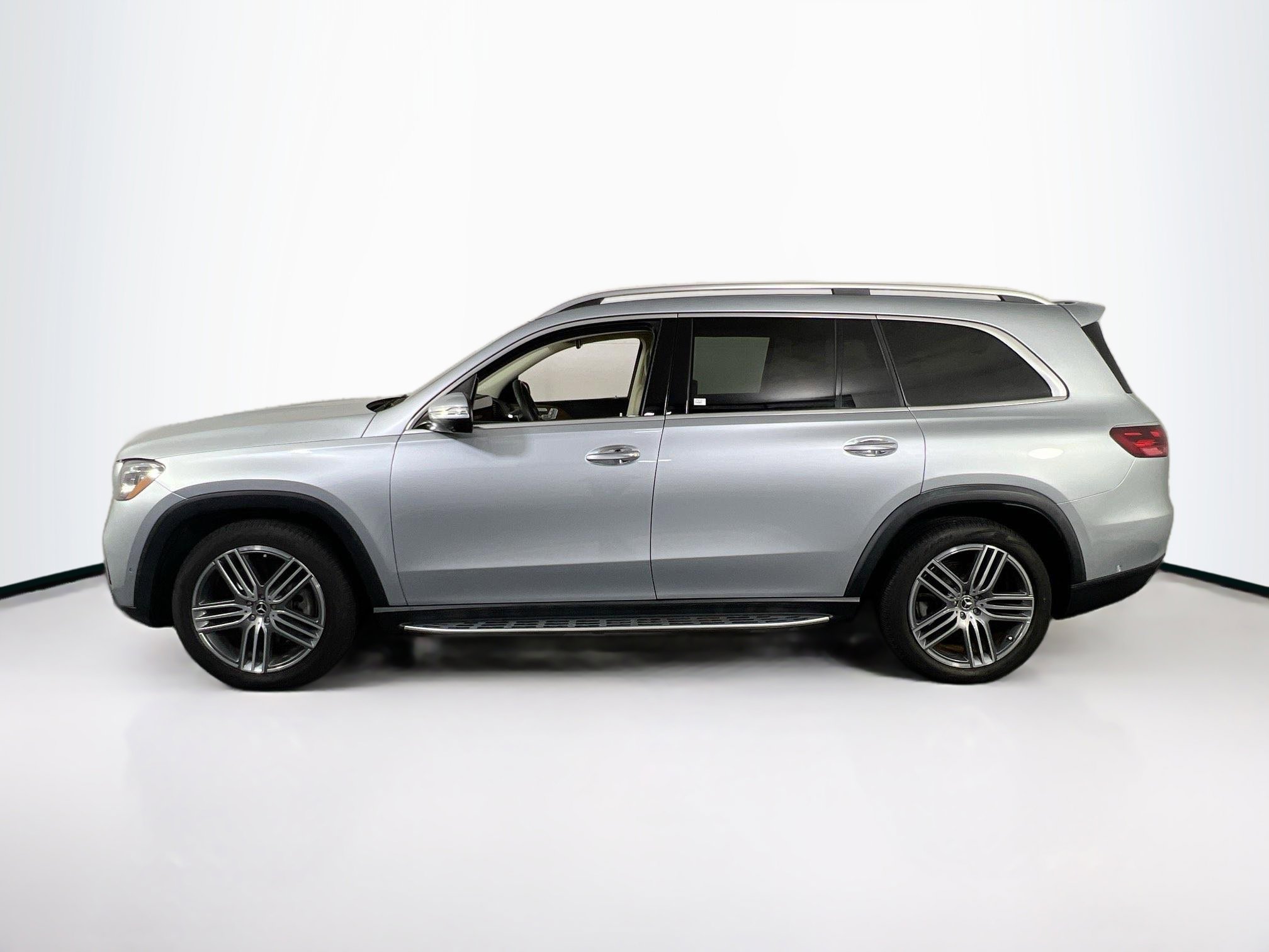 Used 2024 Mercedes-Benz GLS 450 4MATIC image 8