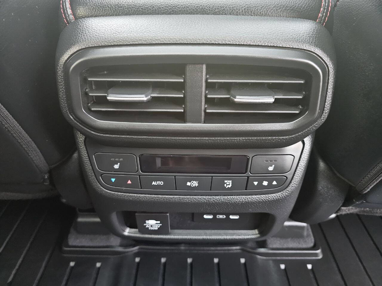 Used 2025 Honda Pilot Black Edition image 30