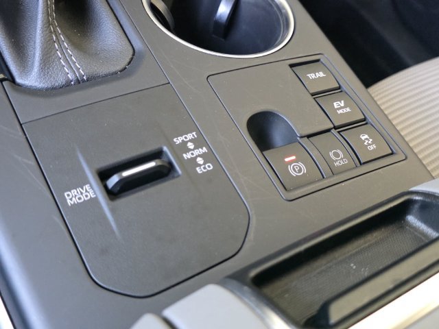 Used 2023 Toyota Highlander LE AWD/4WD image 26