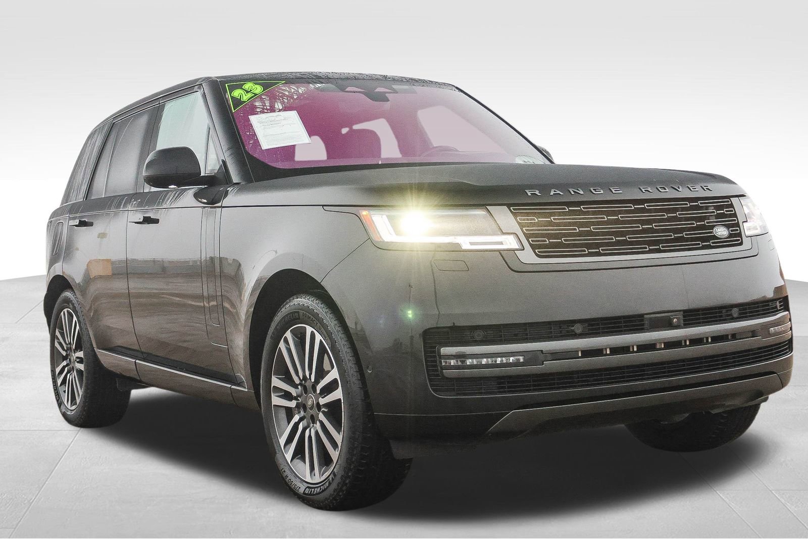Used 2023 Land Rover Range Rover SE image 3