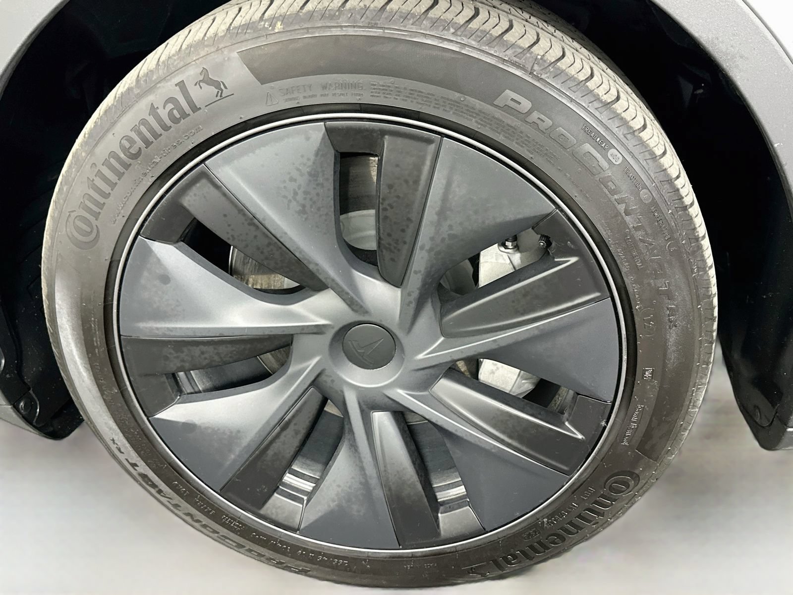 Used 2024 Tesla Model Y Long Range AWD/4WD image 31