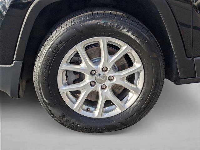 Used 2018 Jeep Cherokee Latitude Plus w/ Cold Weather Group image 23