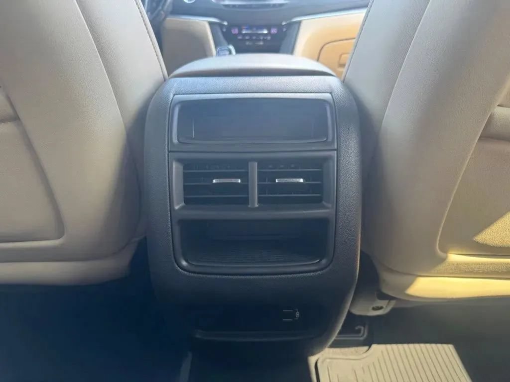 Used 2018 Cadillac XT5 Luxury w/ Driver Awareness Package FWD image 19