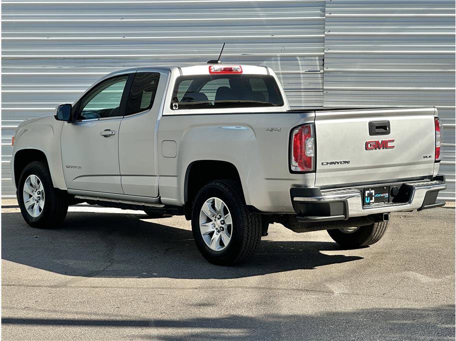 Used 2015 GMC Canyon SLE image 3