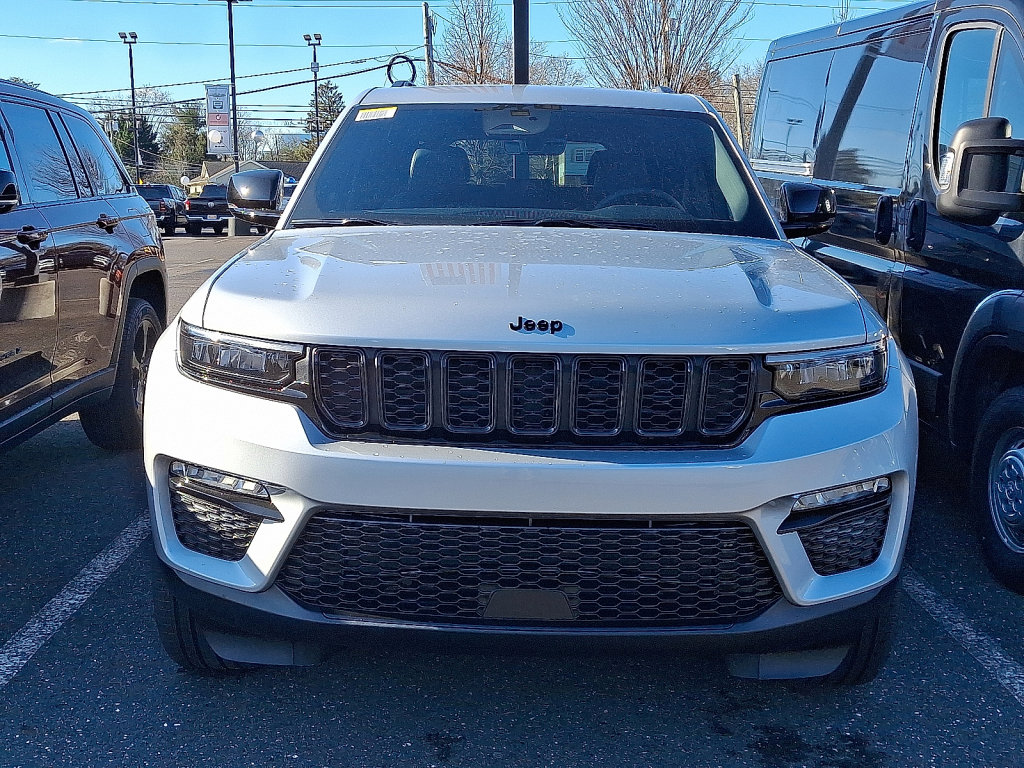 New 2025 Jeep Grand Cherokee Limited w/ Black Appearance Package image 2