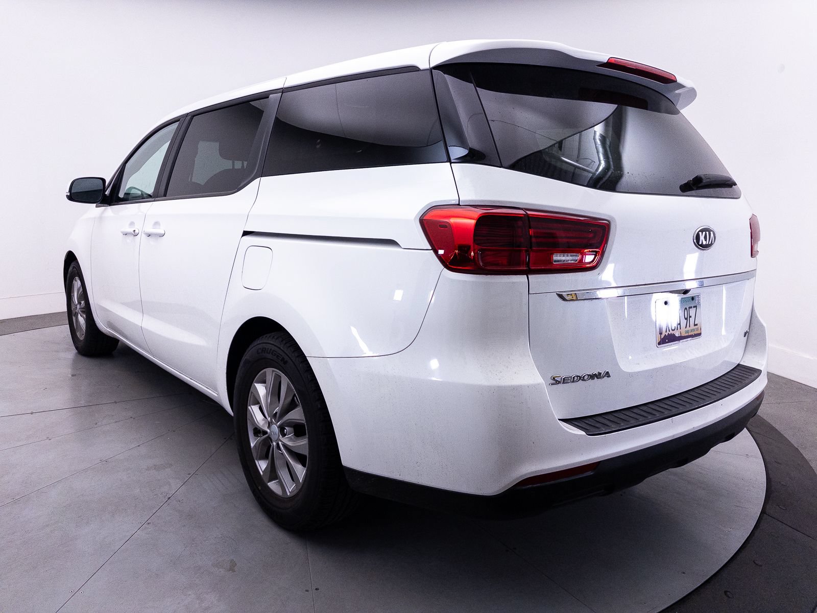 Used 2019 Kia Sedona LX FWD image 11