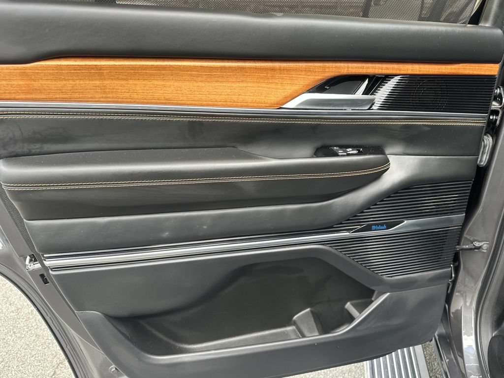 Used 2024 Jeep Grand Wagoneer Series III w/ Rear Seat Video Group 1 AWD/4WD image 19