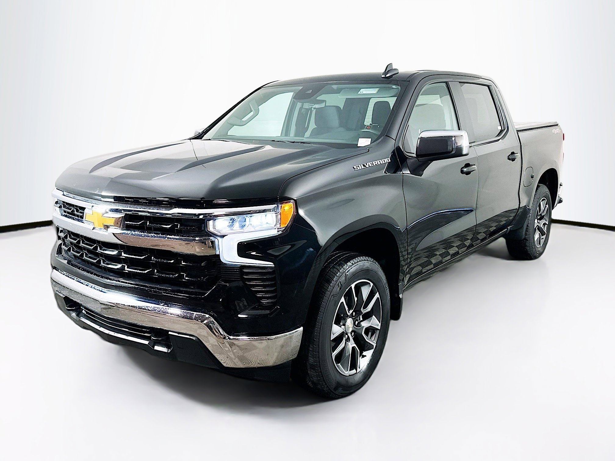 Used 2024 Chevrolet Silverado 1500 LT image 3