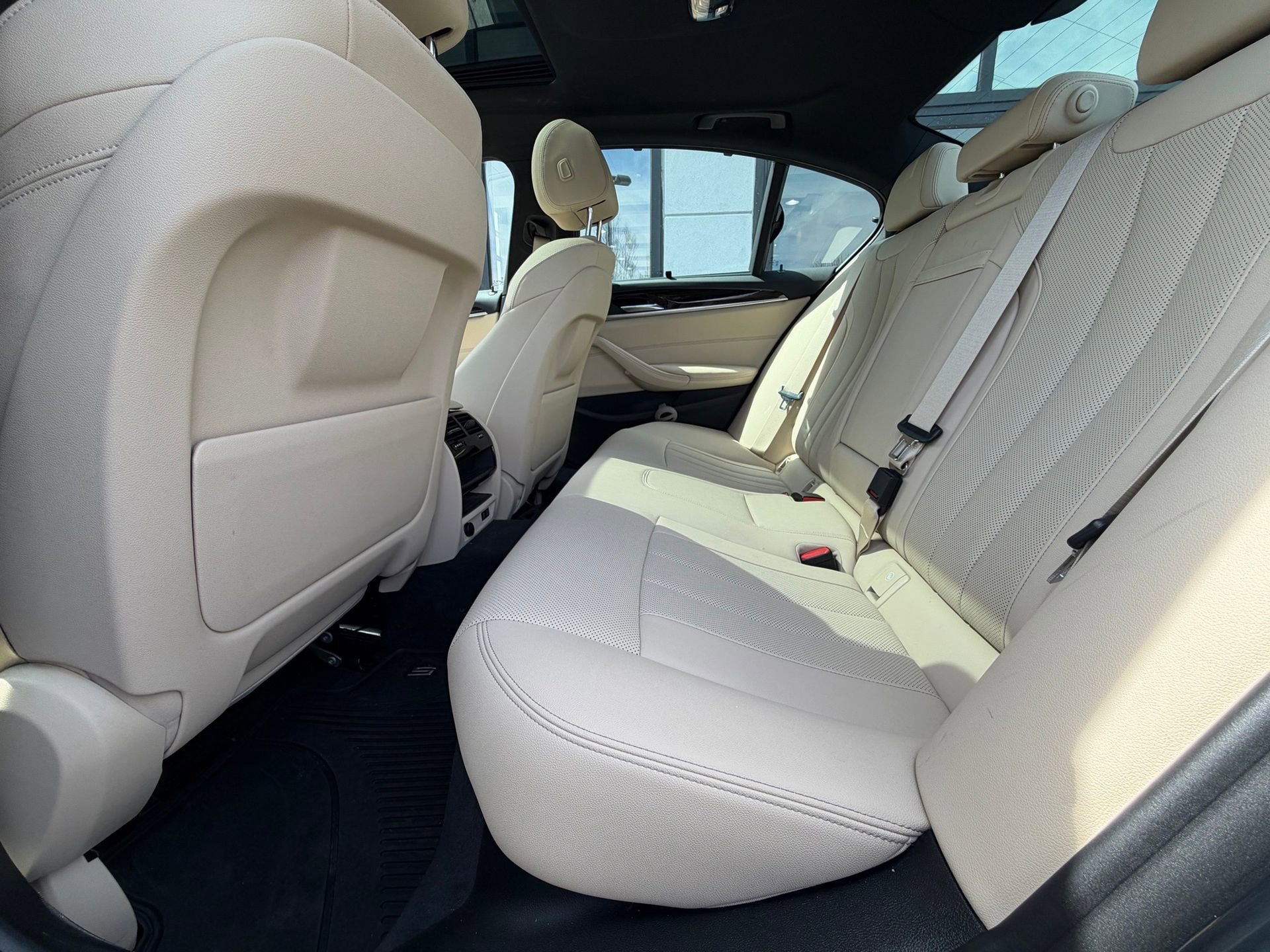 Used 2021 BMW 530i xDrive w/ Convenience Package image 9