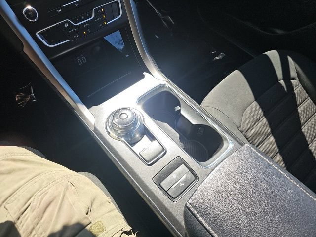 Used 2020 Ford Fusion SE FWD image 21