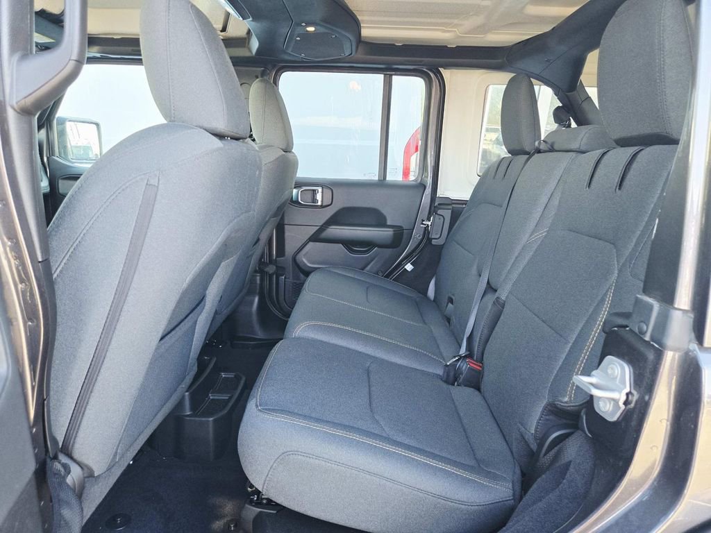 Used 2025 Jeep Wrangler Unlimited Sahara image 12