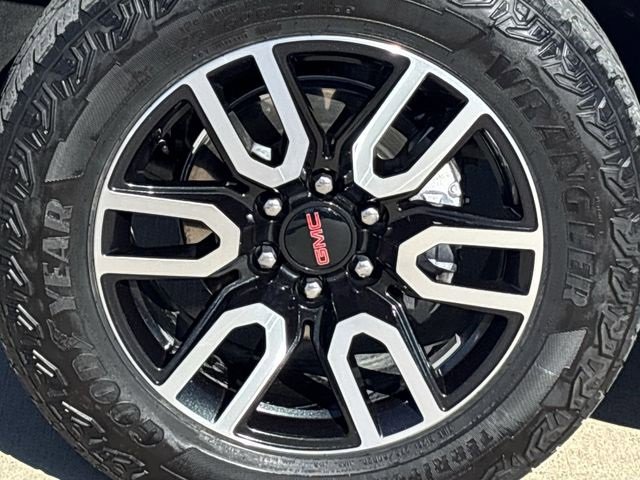 Used 2024 GMC Yukon XL AT4 w/ Technology Package image 33