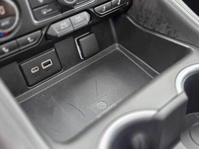 Used 2022 Chevrolet Suburban Z71 w/ Luxury Package AWD/4WD image 36