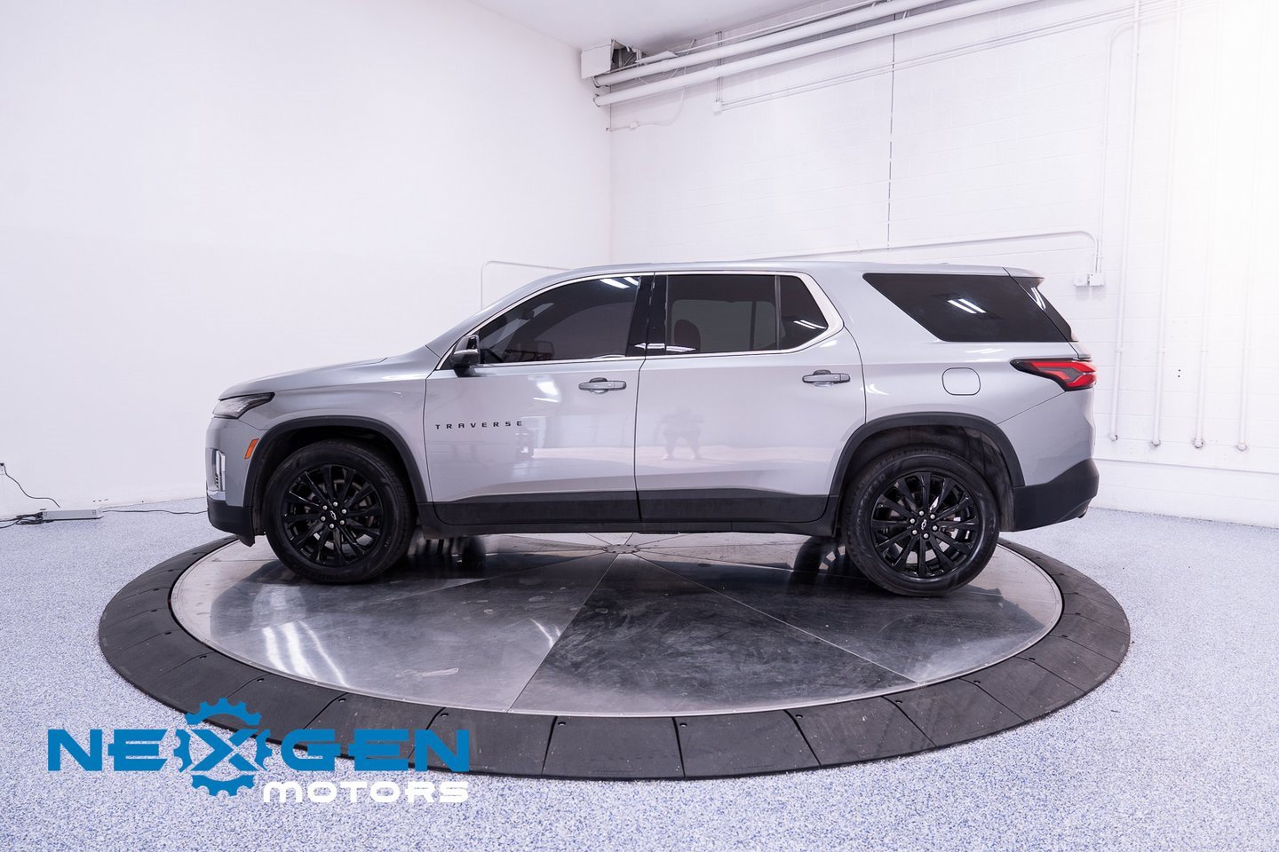 Used 2023 Chevrolet Traverse RS w/ LPO, Floor Liner Package image 33