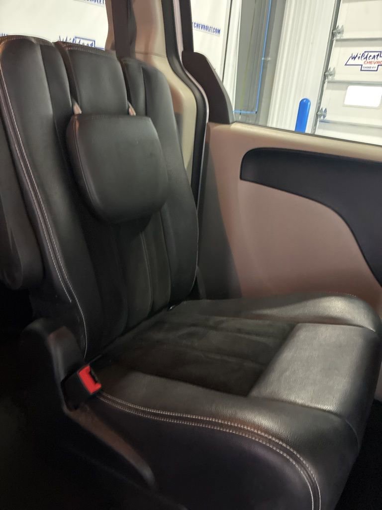 Used 2017 Dodge Grand Caravan SXT image 37