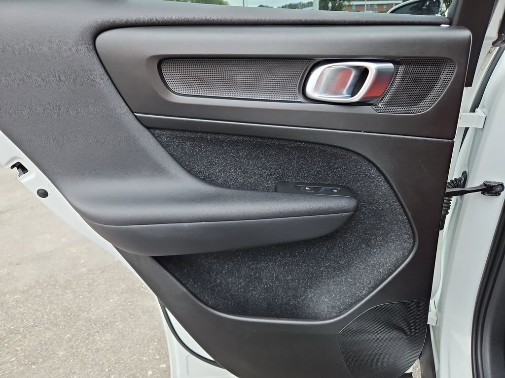 Used 2019 Volvo XC40 T4 Inscription FWD image 26