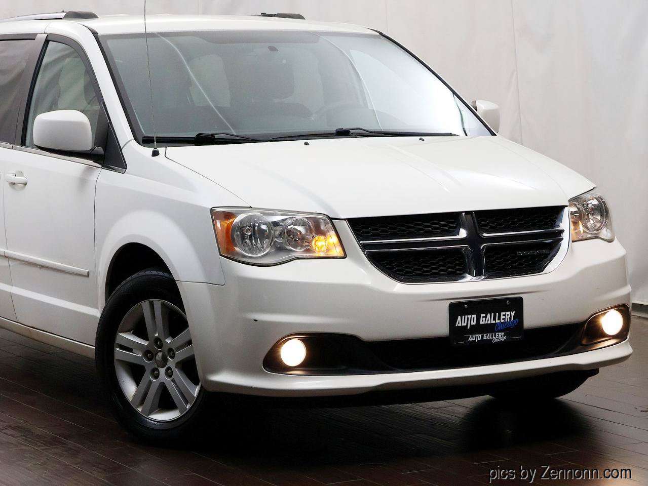 Used 2011 Dodge Grand Caravan Crew w/ Entertainment Group 1 FWD image 2
