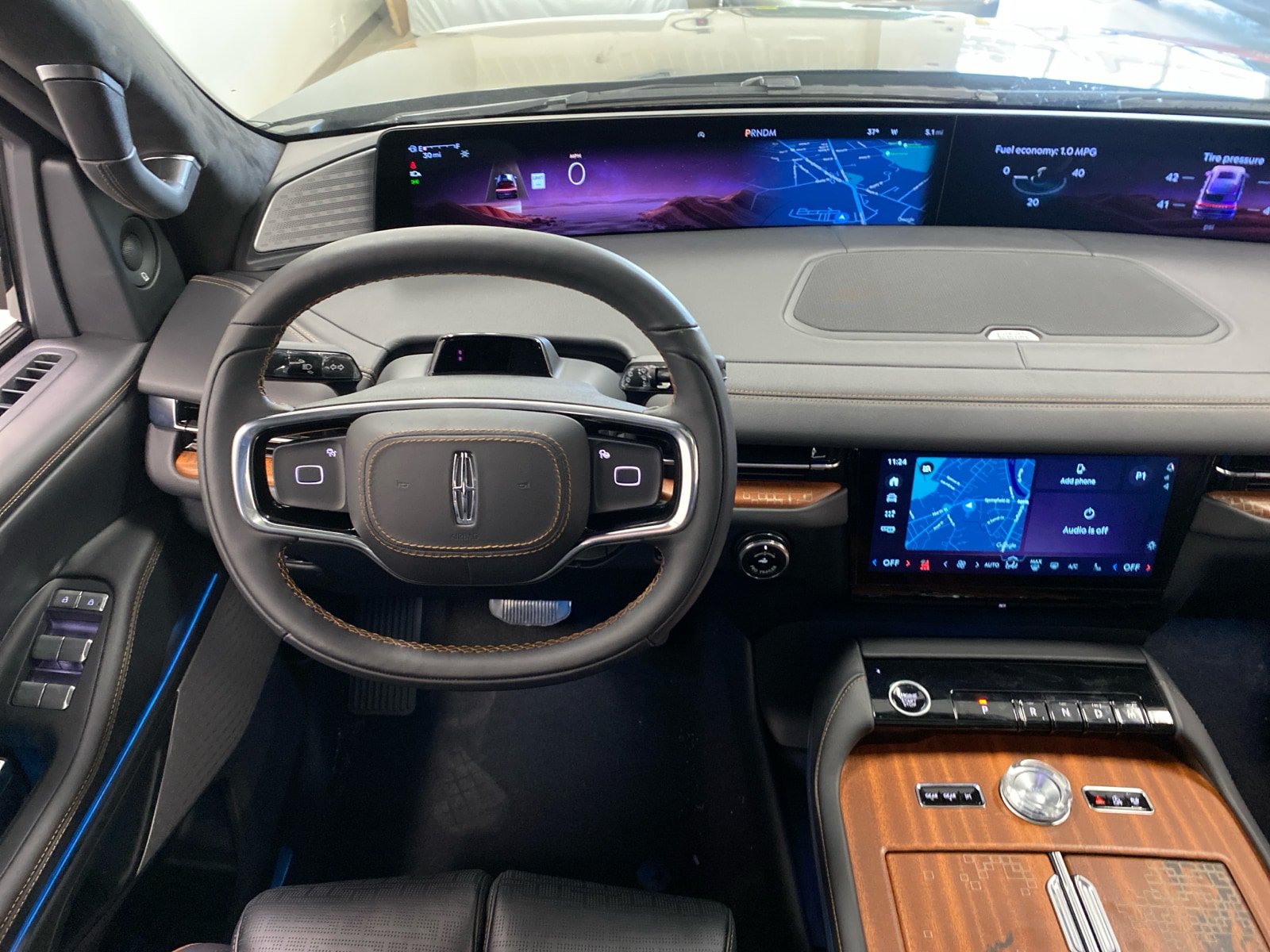 New 2026 Lincoln Navigator L Black Label AWD/4WD image 17