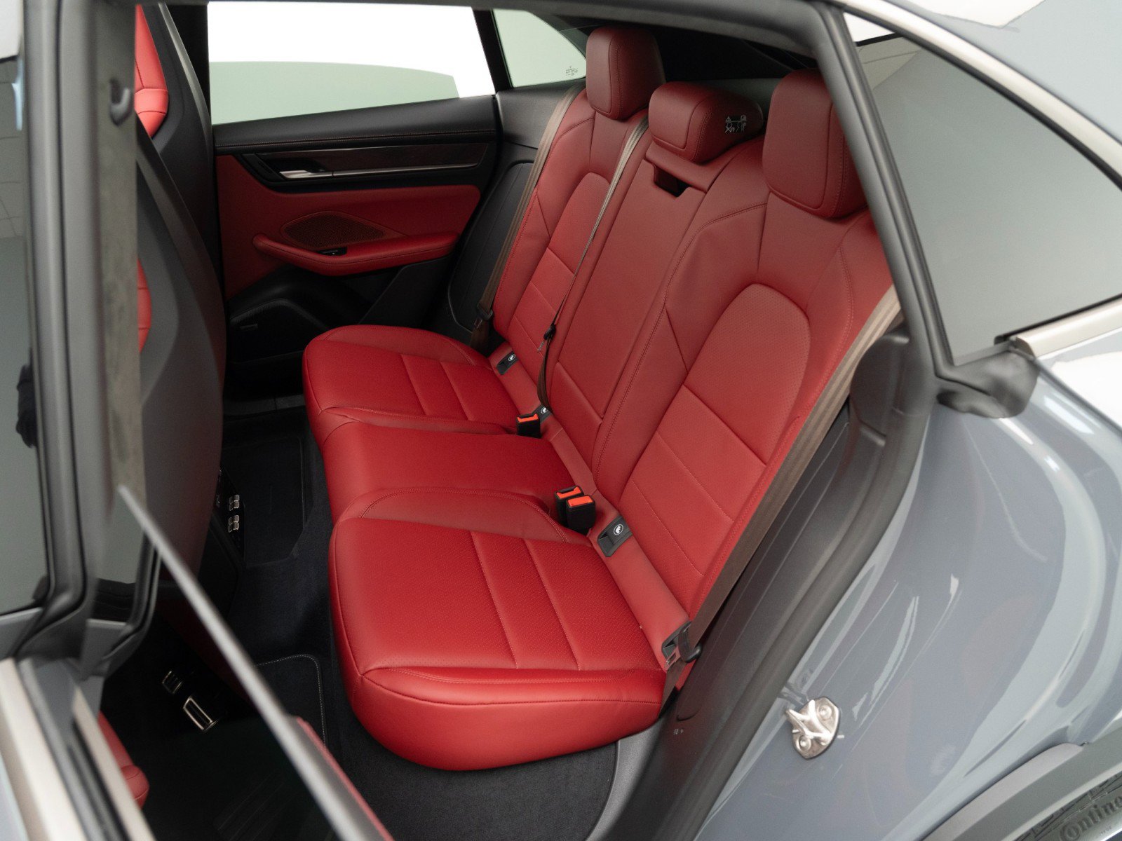 New 2026 Porsche Macan Turbo Electric image 29