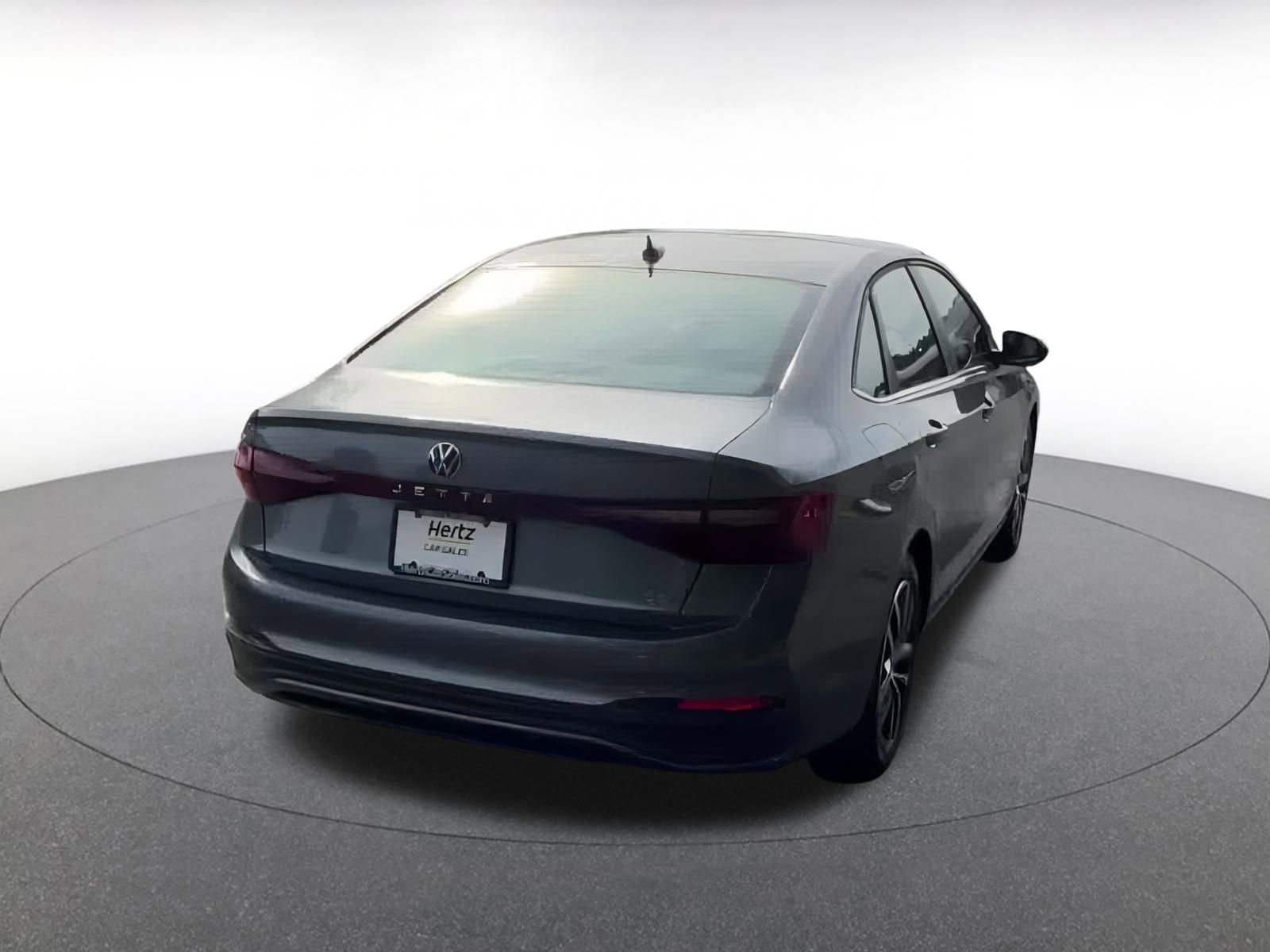 Used 2025 Volkswagen Jetta SE image 17