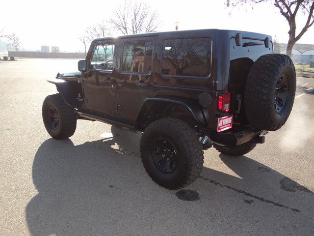 Used 2015 Jeep Wrangler Unlimited Rubicon w/ Connectivity Group AWD/4WD image 10