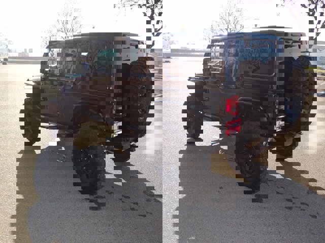 Used 2015 Jeep Wrangler Unlimited Rubicon w/ Connectivity Group image 10