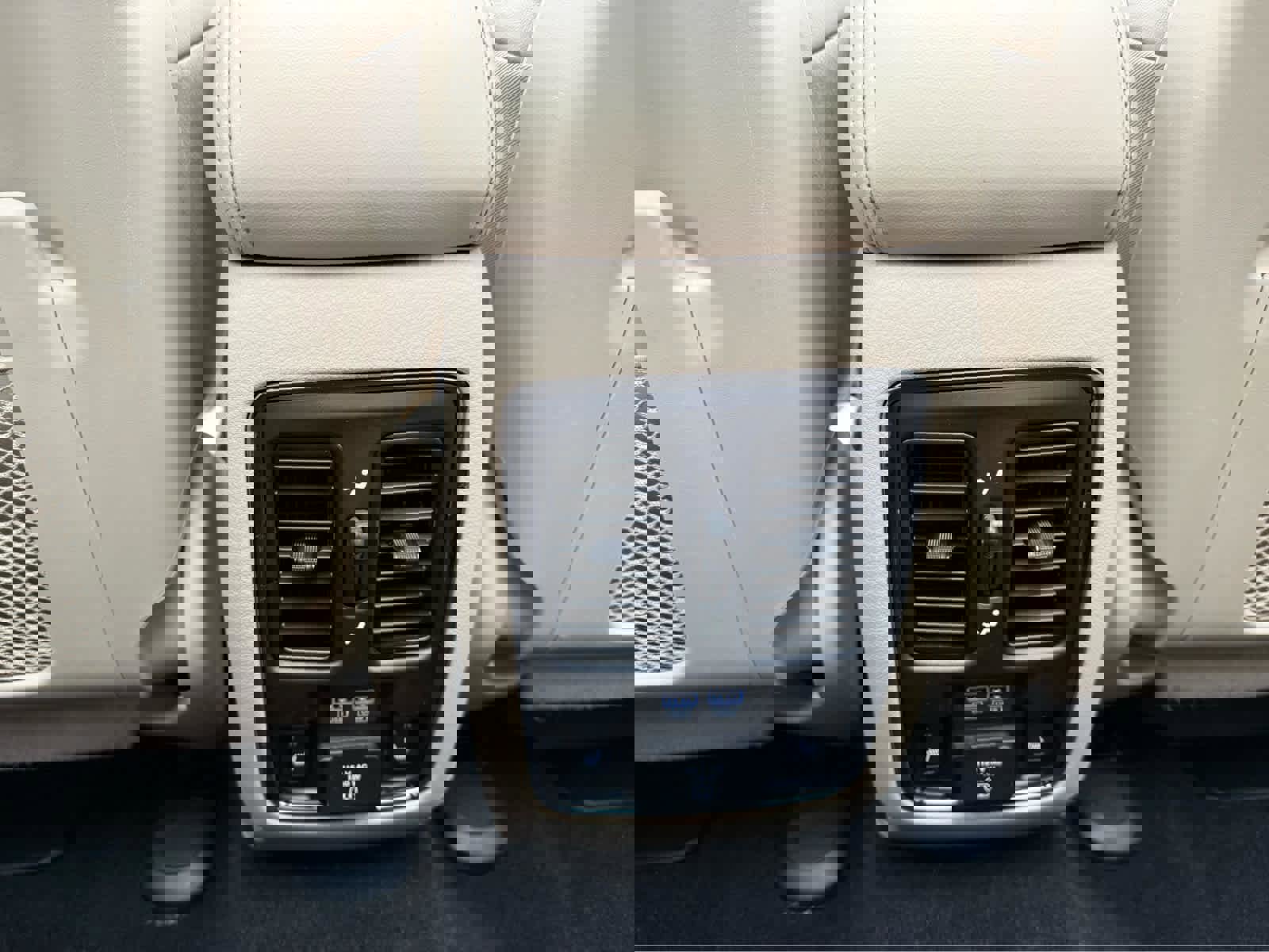 Used 2021 Jeep Grand Cherokee Limited w/ Luxury Group II image 24