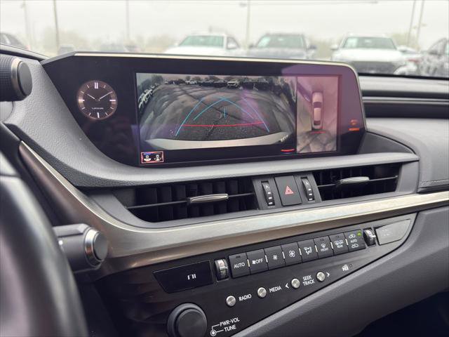 Used 2020 Lexus ES 350 Ultra Luxury w/ Accessory Package 2 FWD image 17