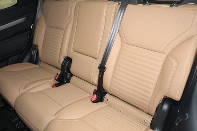 Used 2025 Land Rover Discovery Dynamic SE image 24