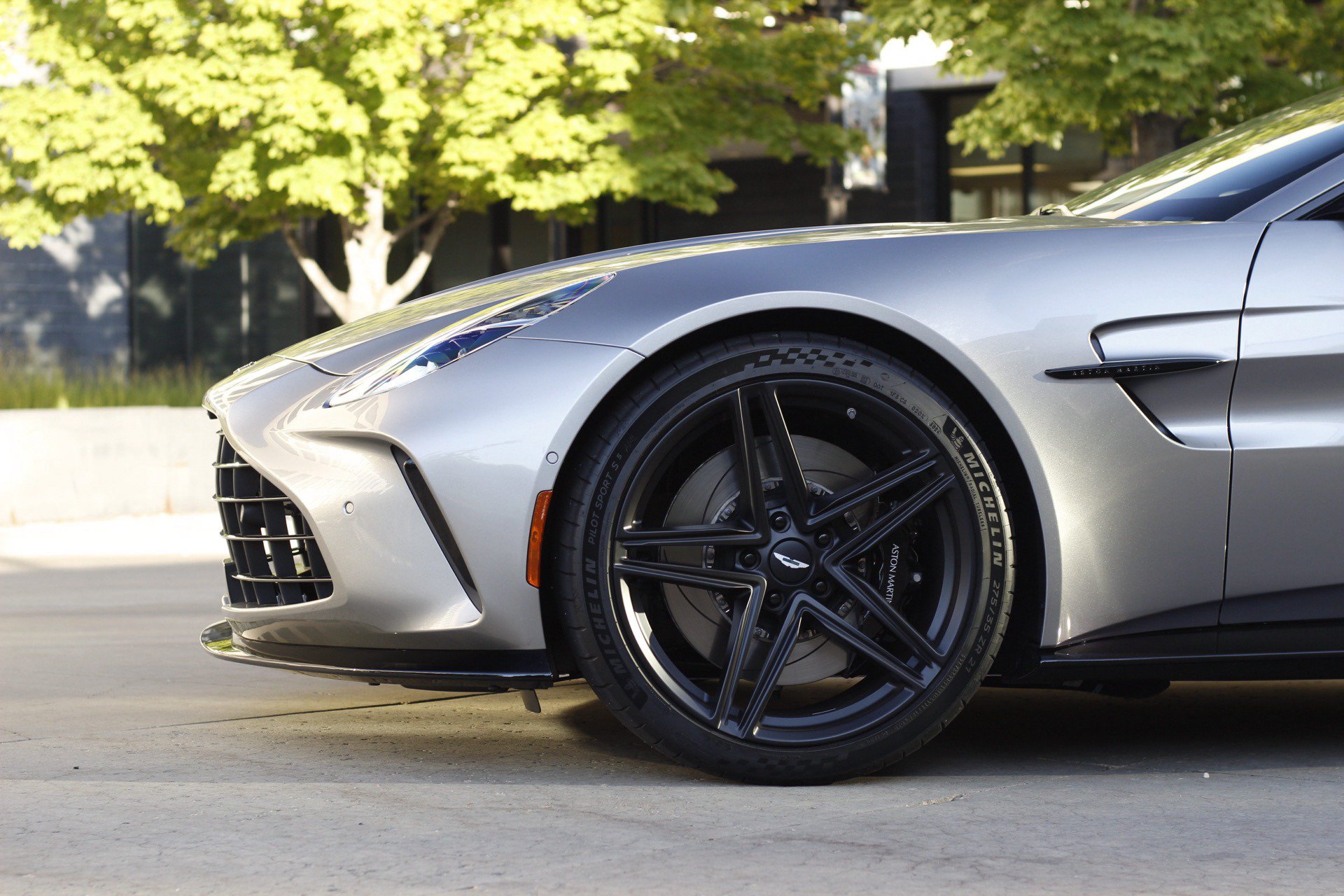 Used 2025 Aston Martin V8 Vantage Coupe RWD image 10