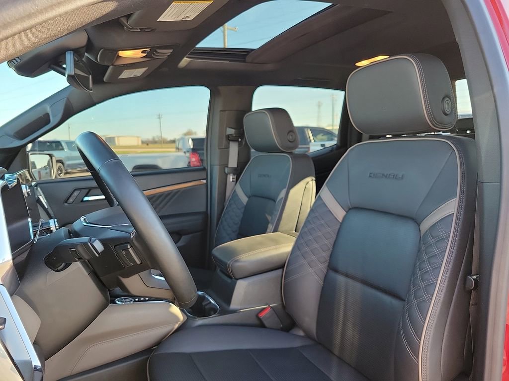 Used 2024 GMC Canyon Denali image 11