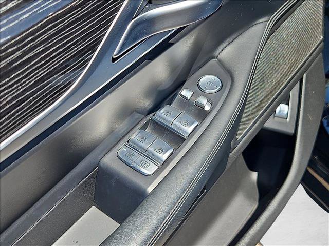 Used 2022 BMW 740i w/ M Sport Package RWD image 13