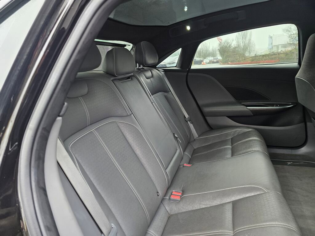 Used 2022 Lucid Air Grand Touring image 16