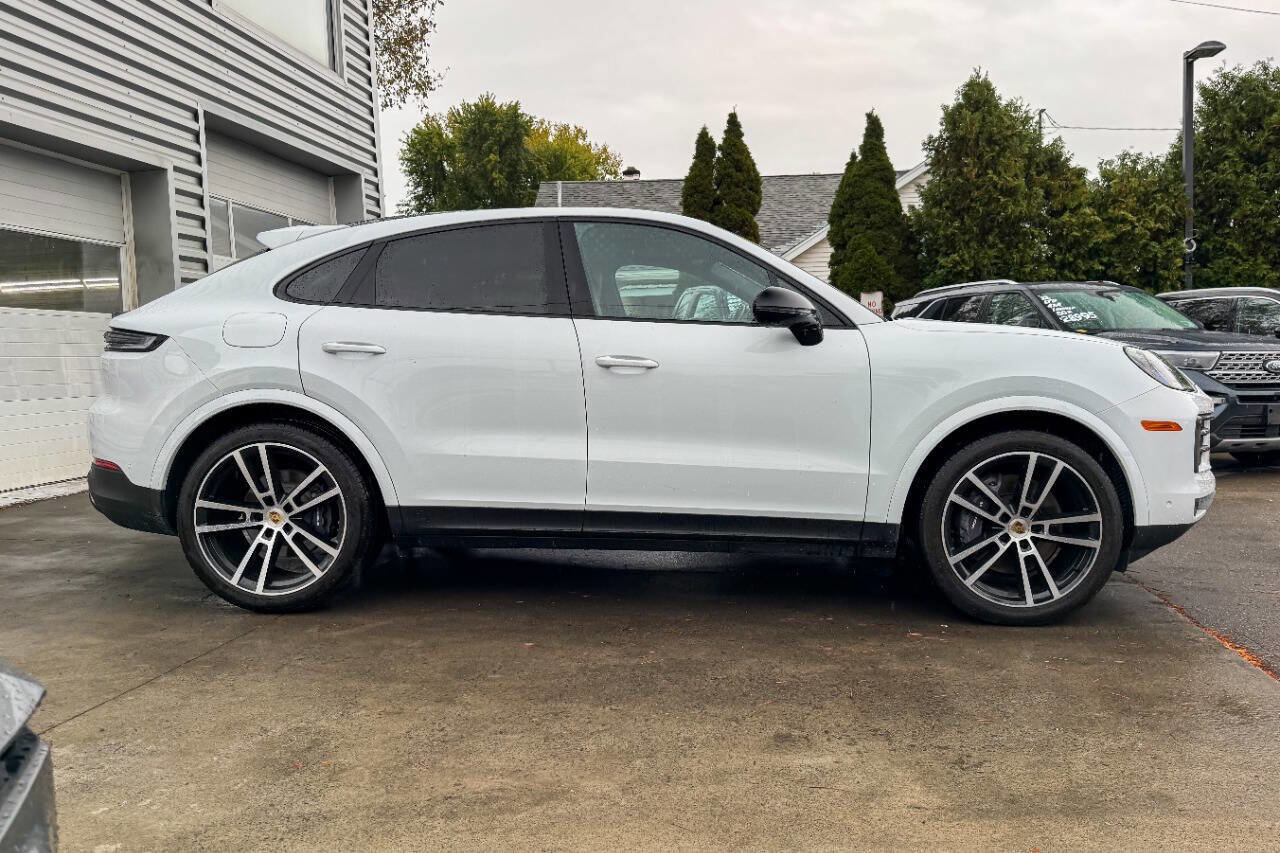 Used 2024 Porsche Cayenne Coupe image 2