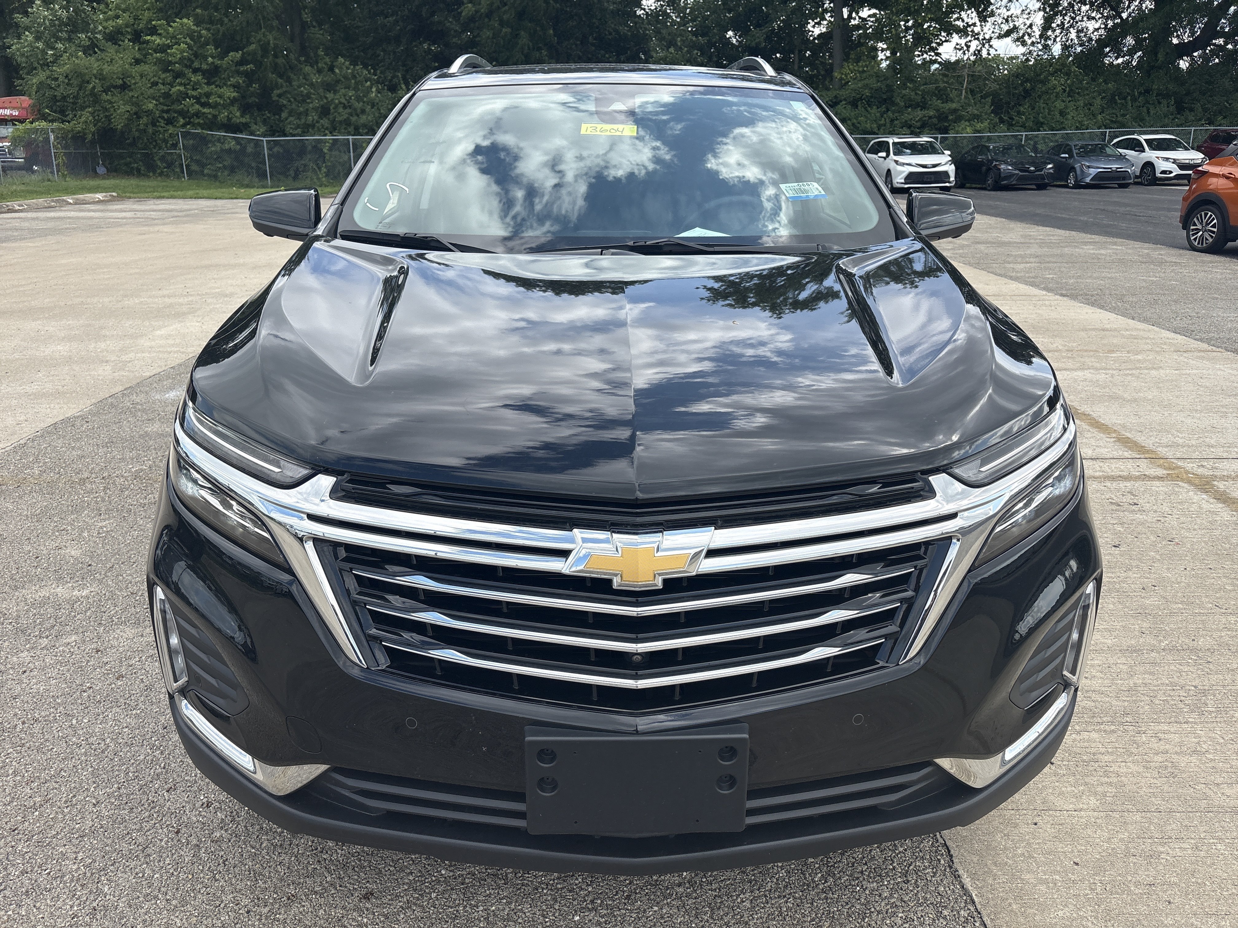 Used 2023 Chevrolet Equinox Premier AWD/4WD image 2