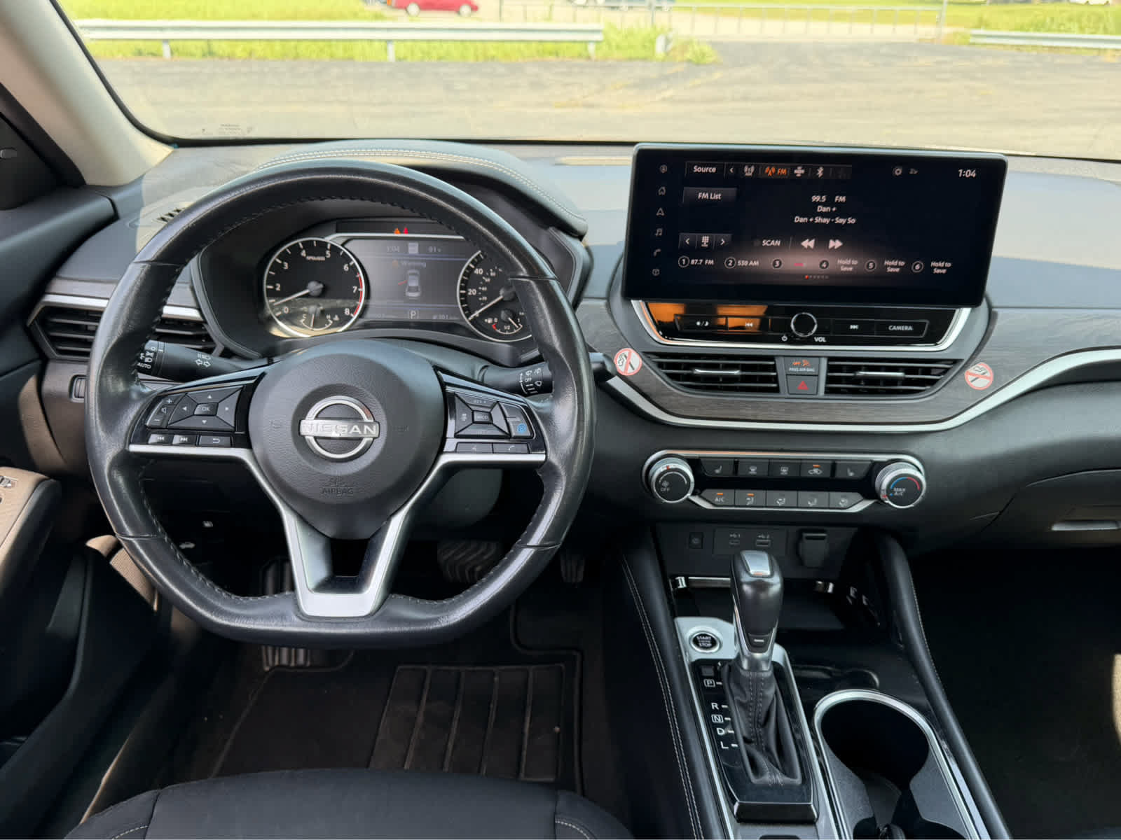 Used 2024 Nissan Altima 2.5 SV w/ SV Premium Package AWD/4WD image 16