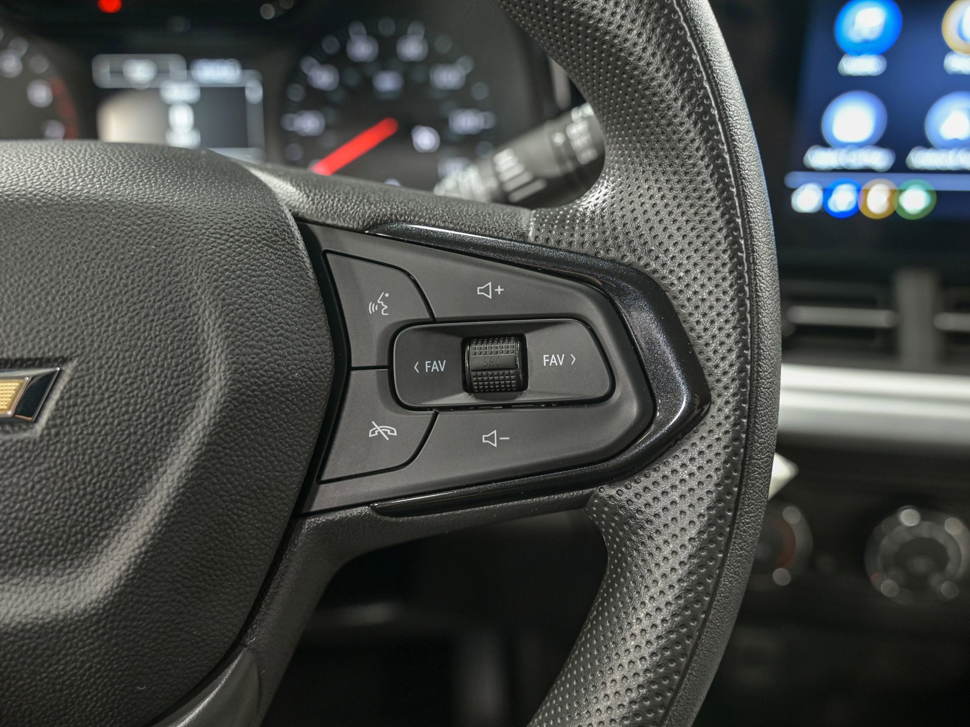 Used 2024 Chevrolet Trax LS w/ LS Convenience Package FWD image 21