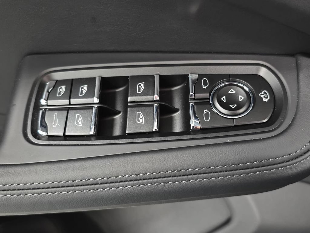 New 2026 Porsche Macan GTS AWD/4WD image 21