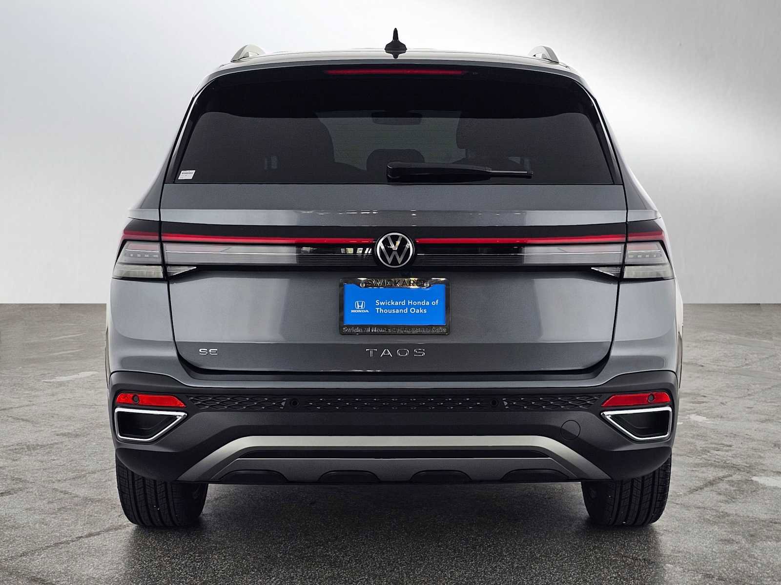 Used 2026 Volkswagen Taos SE image 4